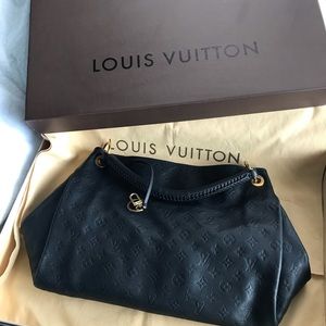 Louis Vuitton Artsy MM